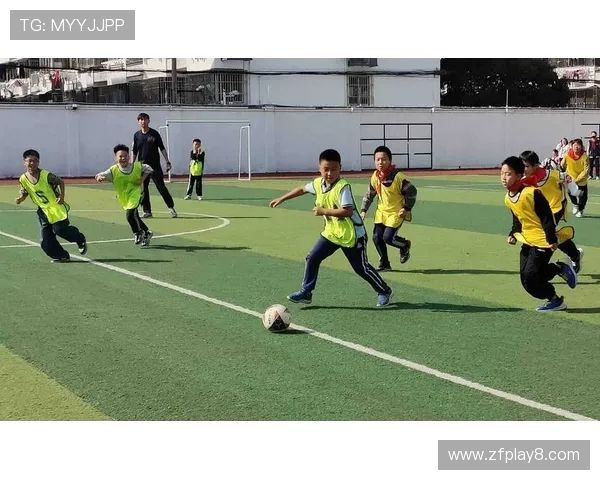 滨海足球广场热力四射 青少年体育活动激情上演